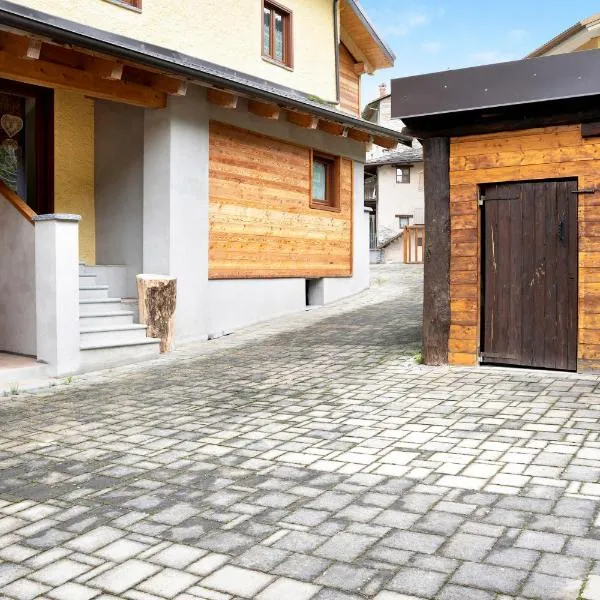 Chalet Provenzale Trilocale, hotel in Acceglio