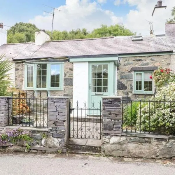 Country Cottage with Hot-Tub and Cosy Log Burner, hôtel à Tregarth