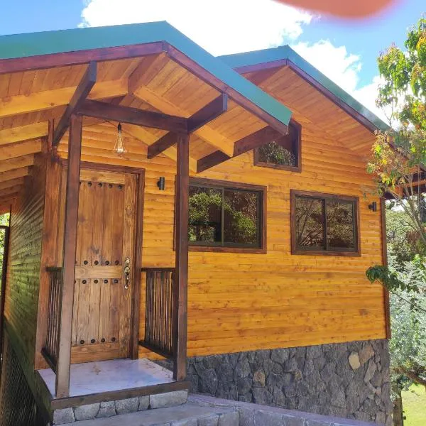 Cabinas El Quetzal, hotel in Santo Tomás