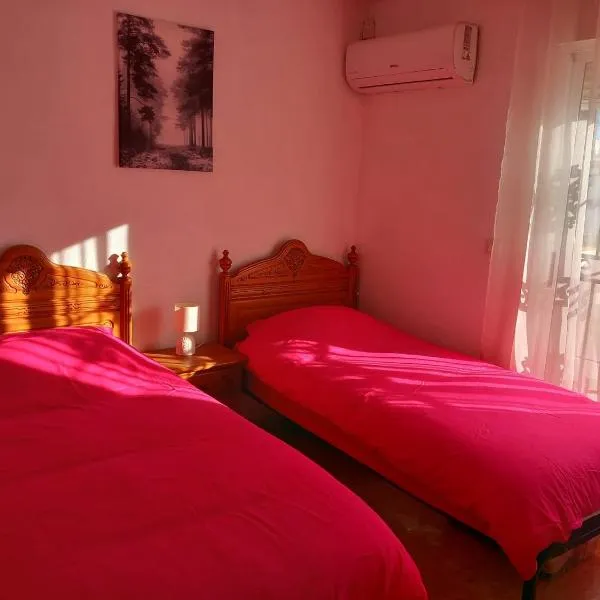 A room with a Sun view B&B, hotel em Arneva