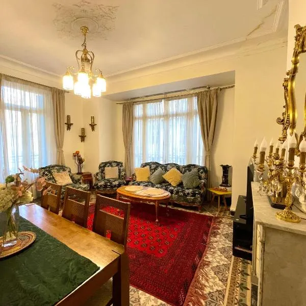 Appartement Dans Immeuble Haussmanien, hotel en Argel
