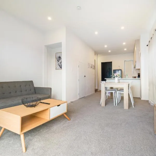 Cozy Brand New Townhouse 1, hotel in Auckland