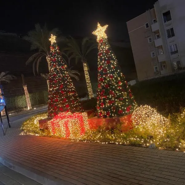 Ultra Luxury 3BR with Pools ,Sports ,Dining in Gated compound, Close to all sites, ξενοδοχείο στο Κάιρο