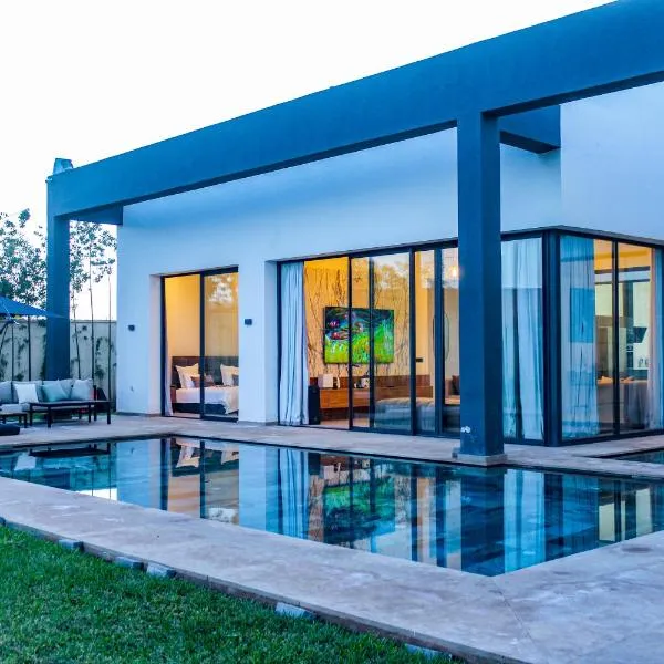 Where Luxury Meets Marrakech villa & private Pool, hotel in Marrakech