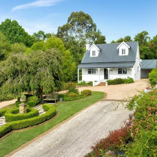 Cherry Tree Cottage, Burrawang, Southern Highlands, hotel in Burrawang