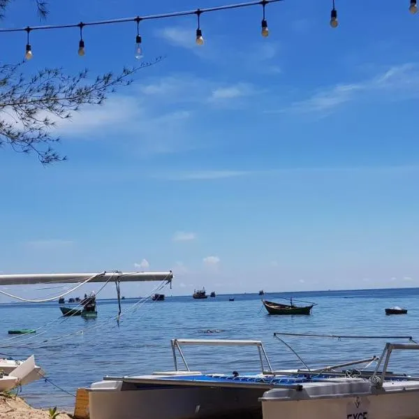 Old Sailor's Sunrise Beach Front House, hotel in Phu Quoc