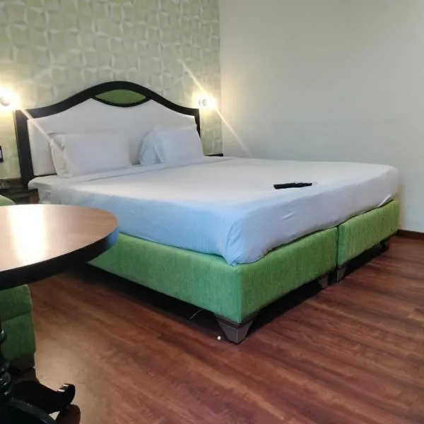 HOTEL BLACK & WHITE, ξενοδοχείο σε Visakhapatnam