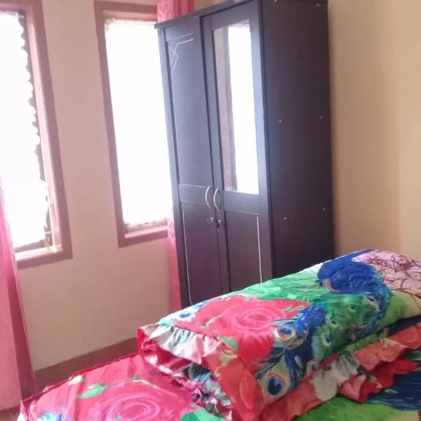KHAIRI HOMESTAY, מלון בבוקיטינגי
