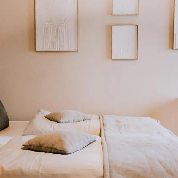 Rotwein Residenz Klingenberg Luxus Suite mit Weitblick Hollands Pfefferhaus, hotel v destinaci Klingenberg am Main