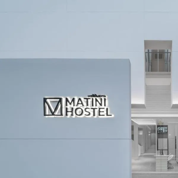 Matini Hostel grandstation, hotell i Bang Su