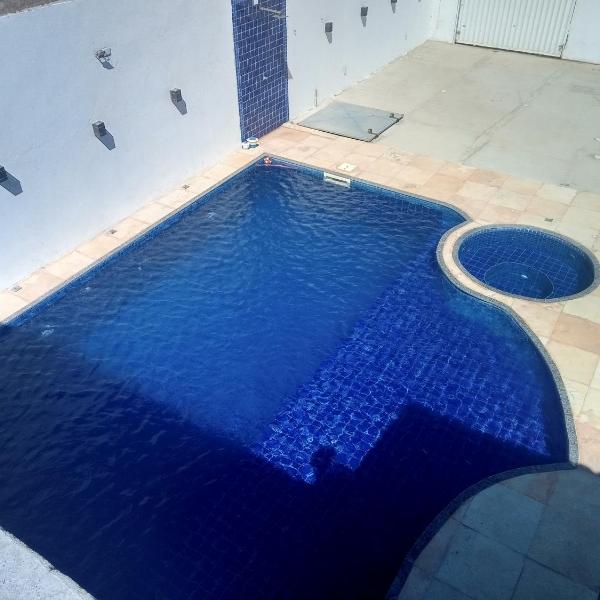 Casa com Piscina, hidromassagem e churrasqueira. - Foto 3