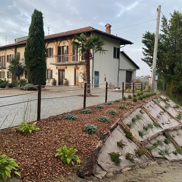 Tenuta Agricola La Cava- Cantina e Agriturismo、San Damiano dʼAstiのホテル