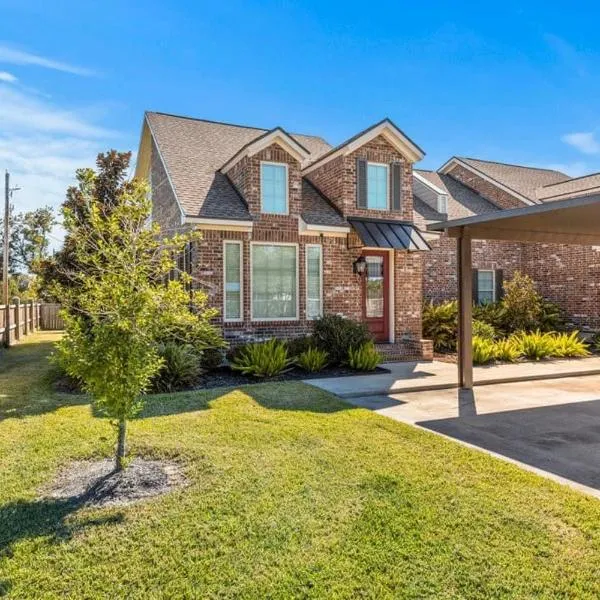 Luxury 2 Bedroom townhouse #6, hotel v destinaci Lake Charles