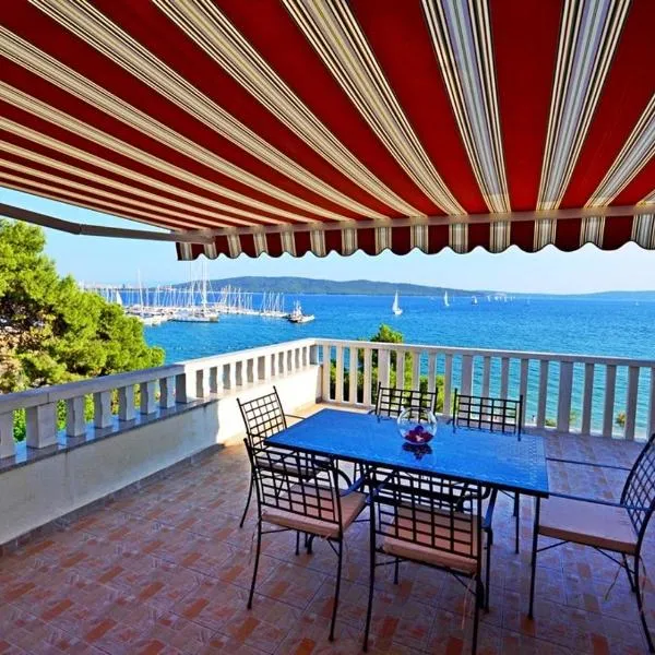 Apartment Luxury Cream, Hotel in Kaštela