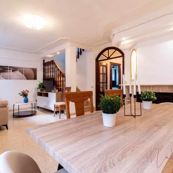 Casa grande , piscina y garaje, hotel en Aljaraque