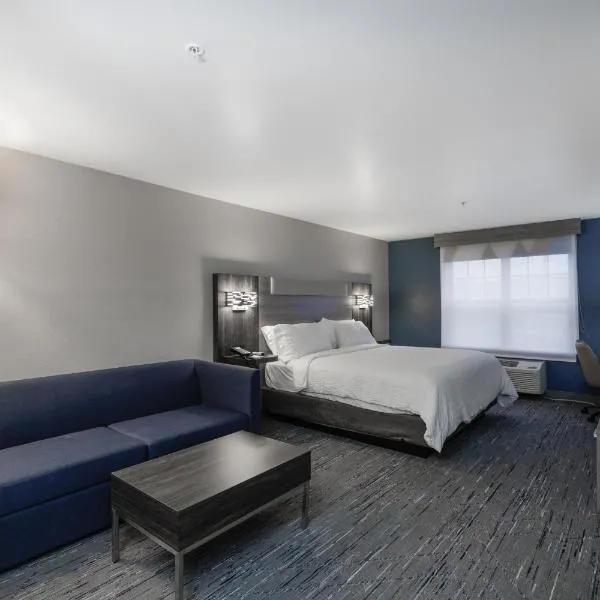 Holiday Inn Express & Suites Zion by IHG - Great Lakes-Free Breakfast and Naval Base Shuttle, מלון בZion
