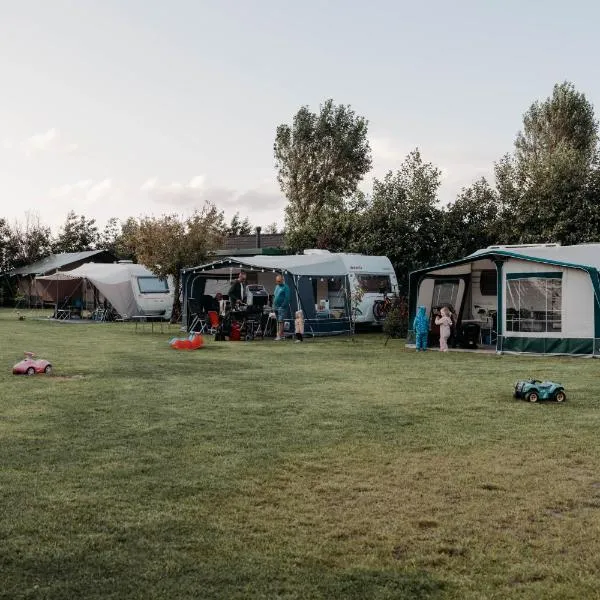 Camping De Tulpenweide lege Kampeerplaats, lege plaats op het gras zonder bed, hotel v destinaci Breezand