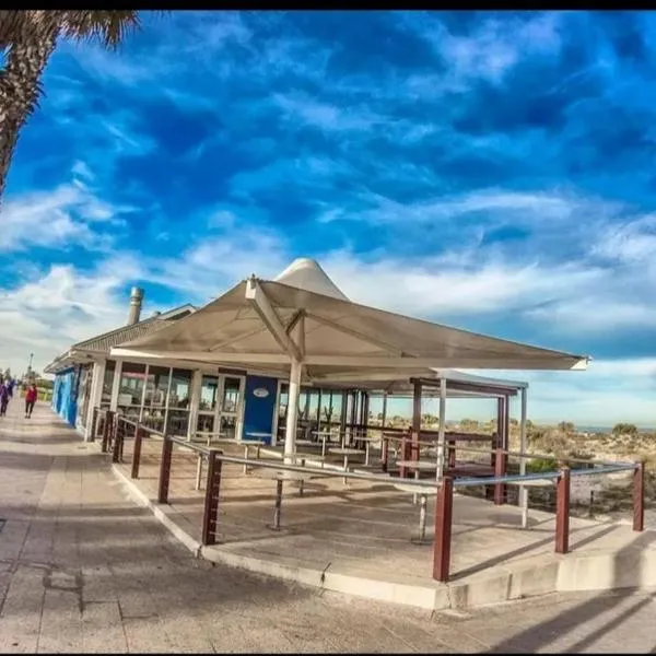 Spacious self contained unit - short walk to Grange Jetty, hotel v destinaci Grange