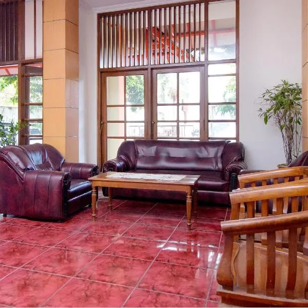 Super OYO 759 Hotel Dewi Sri, hotell i Timuran