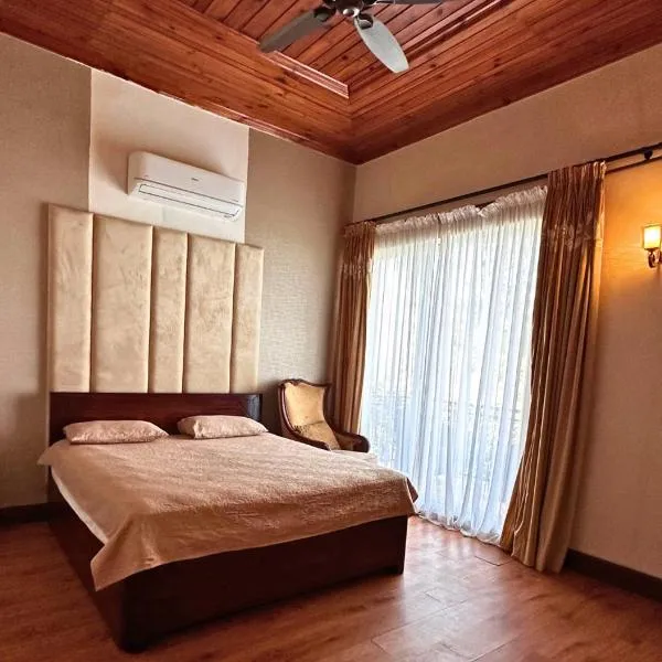 PINETOP RESORT, hotel em Khanpur