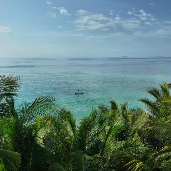 Myamo Beach Lodge, hôtel à Maluk