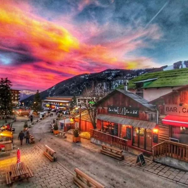 Formidable Chalet Authentique sur la Place d'Auron, hotel in Auron