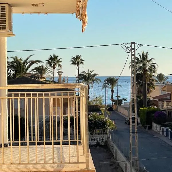 Amplio apartamento junto al mar, hotel a Calabardina