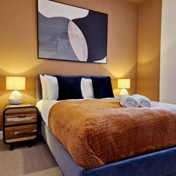 Cosy Luxury Home next to City Centre with Free Parking and Garden - Contractors & Relocators, hotel a Coventry