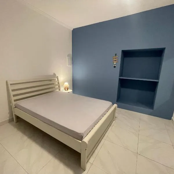 Remar Suítes 04 - Com ar condicionado, melhor localização e perto da praia!, hôtel à Guarujá