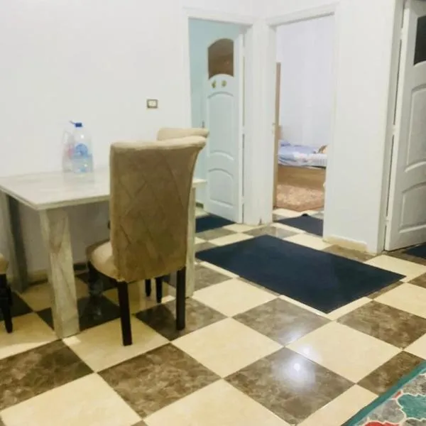 شقة فندقية بالزقازيق, hotel di Az Zaqāzīq