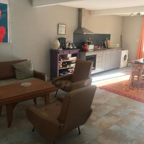 Studio avec jardin, hotel v destinaci Coufouleux