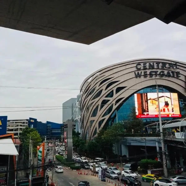 Near central westgate at bangyai 80, hotel v destinaci Ban Bang Krabu