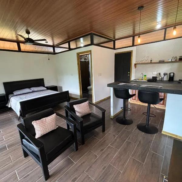 Pacheco Tours Rainforest Cabins 4x4 Only, hotel v destinaci Drake