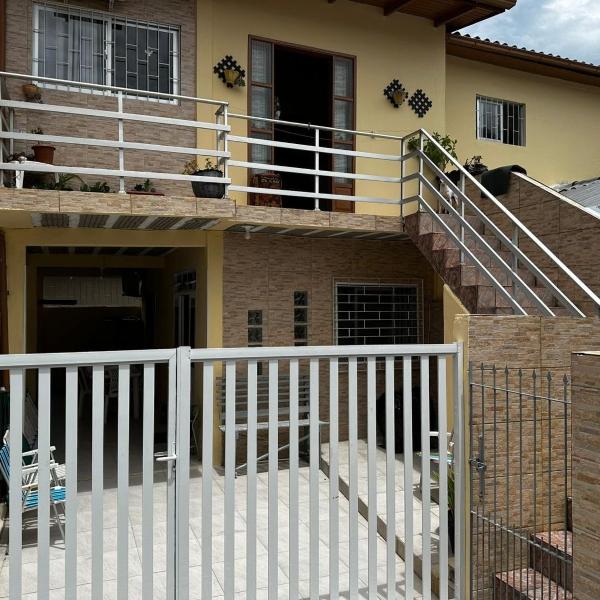 Ampla casa térrea, WiFi, estacionamento e segurança