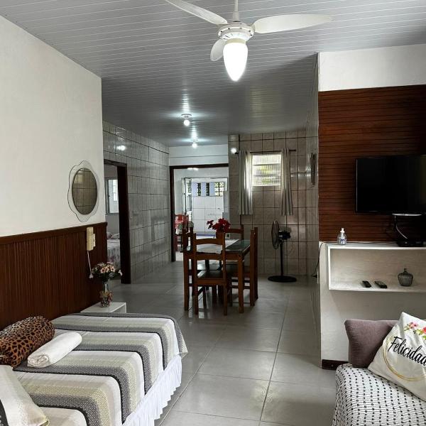Ampla casa térrea, WiFi, estacionamento e segurança - Foto 4