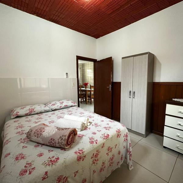 Ampla casa térrea, WiFi, estacionamento e segurança - Foto 2