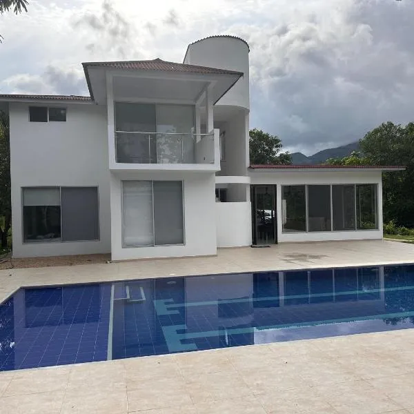 Finca para estrenar โรงแรมในอานาโปยมา