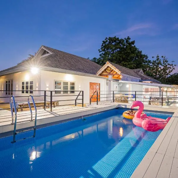 สตาร์ไลท์ พูลวิลล่า ชะอำ หัวหิน, hotel v destinaci Ban Huai Sai Tai
