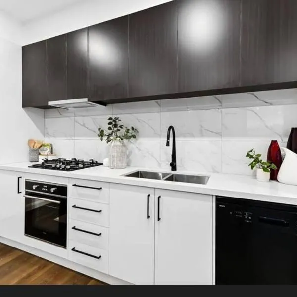 New and Sophisticated Home, hotel din Mulgrave