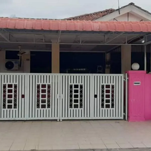 BONDA HOMESTAY, hotel v destinaci Kampung Gurun