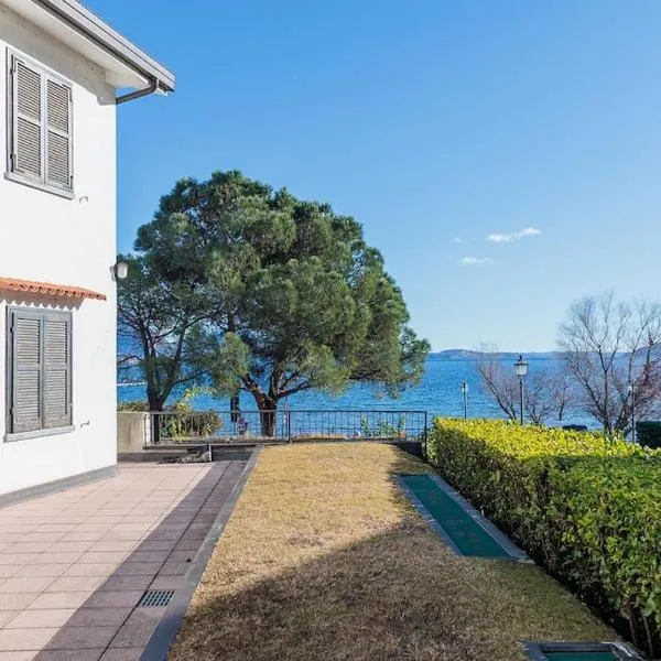 Lake Maggiore Holiday Apartment, hotel v destinaci Feriolo