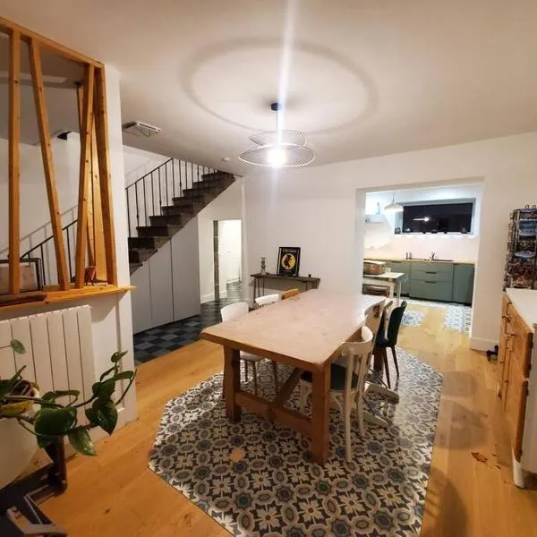Maison dans le parc des volcans, hotel in Saint-Genès-Champanelle