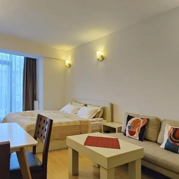 New Gudauri apartments, hotel em Naghorevi