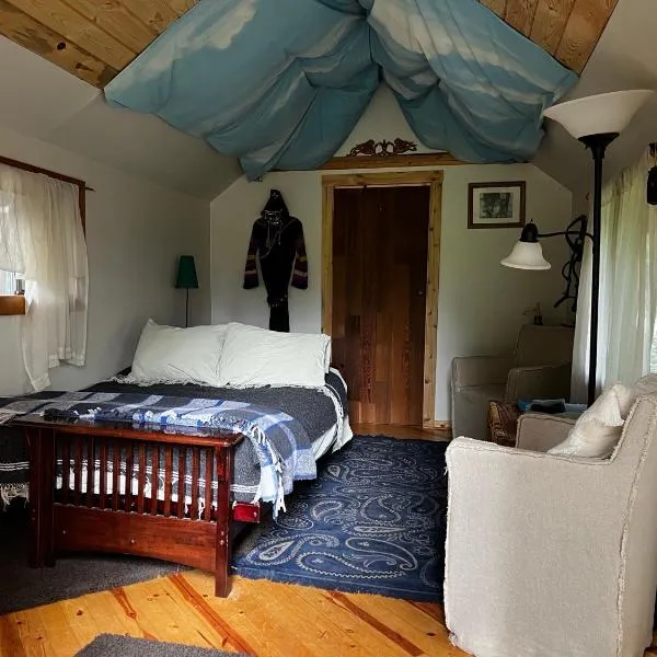 Cutest little cabin in the woods: Bonners Ferry şehrinde bir otel