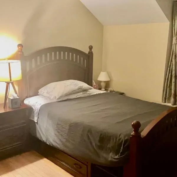 B1 A private room in Naperville downtown with desk and Wi-Fi near everything, hotel v destinaci Naperville