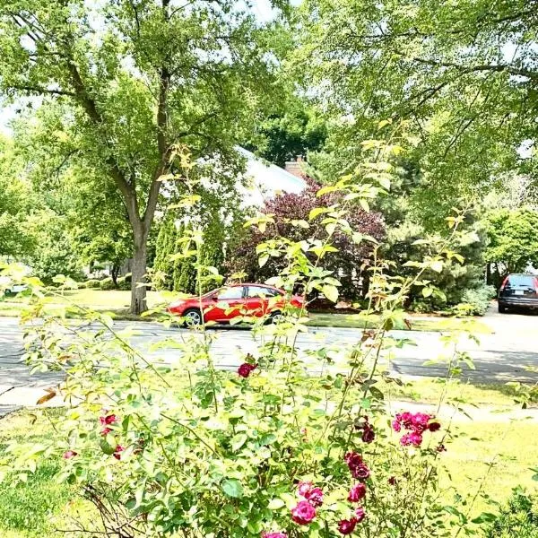 B2 A private room in Naperville downtown with desk and Wi-Fi near everything, hotell i Naperville