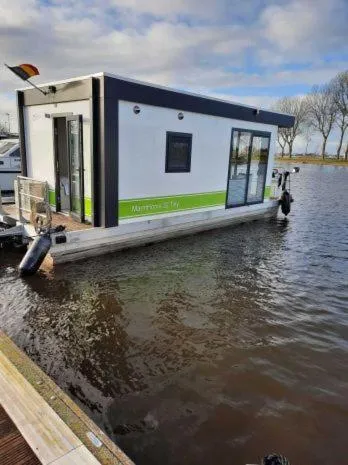 Houseboat Tiny Griffin, hotel v destinaci Nieuwpoort