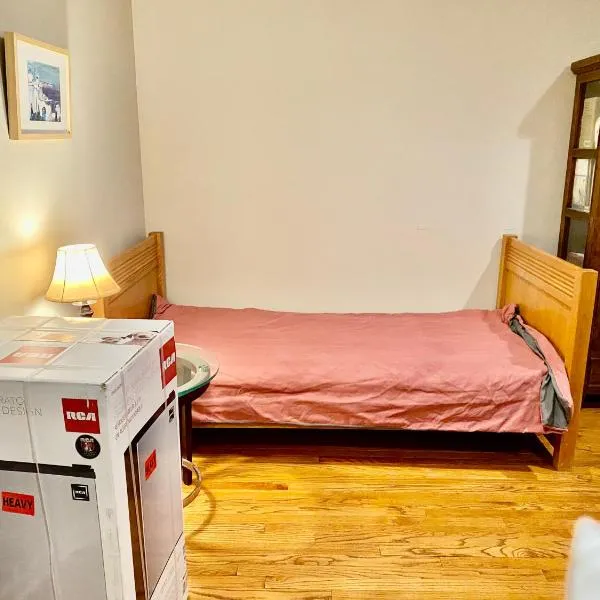 B3 A private room in Naperville downtown with desk and Wi-Fi near everything, hotel v destinaci Naperville