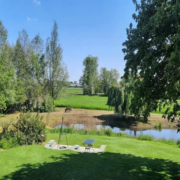 De Opkikker 10 persoons vakantiehuis met hottub, hotel in Giethoorn