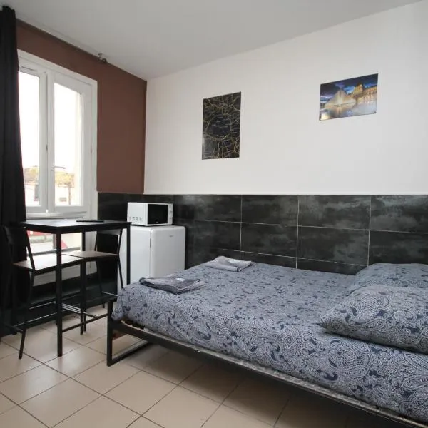 07 - Chambre proche Paris et Transports avec TV WIFI、サン・ドニのホテル
